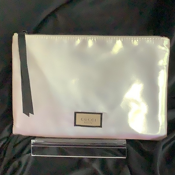 Gucci Handbags - Gorgeous iridescent Gucci Beauty Large9x6 bag can easily b made into a crossbody